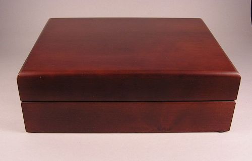 Finely Crafted Mahogany Cigar Humidor Box by Beckett 1999