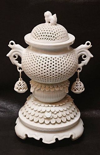 Beautiful Japanese Porcelain Hirado Koro by 15th Nakazato Moemon